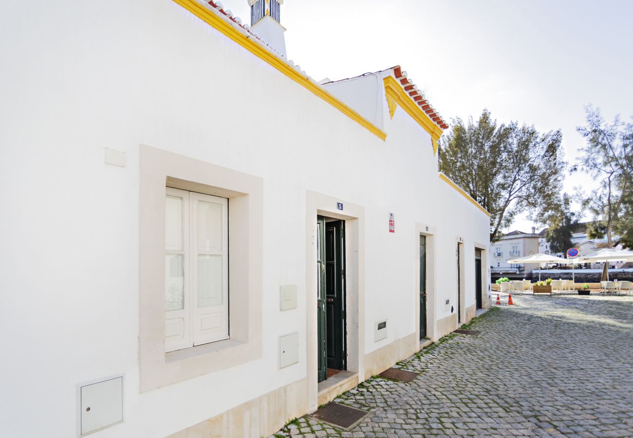 House in Tavira - Yellow Stripe House in Tavira - Yellow Stripe